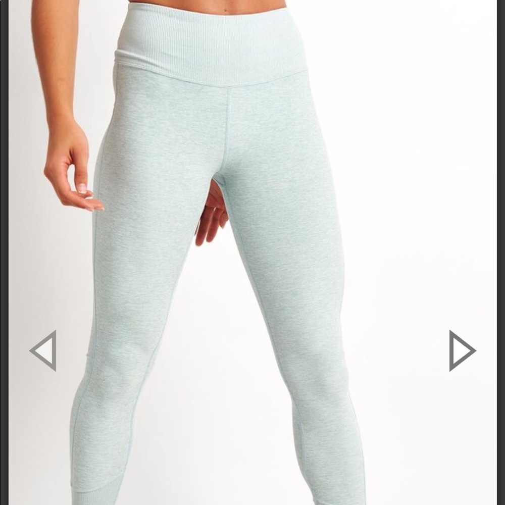 ALO High-waist Lounge Legging - Size Medium